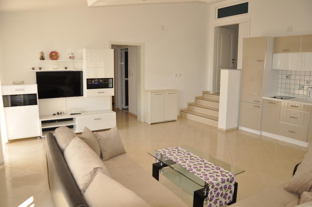 Apartments Rozela ウルツィニ 部屋 写真